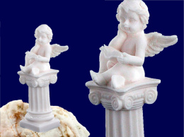 aniołek czytający książkę alabaster grecki