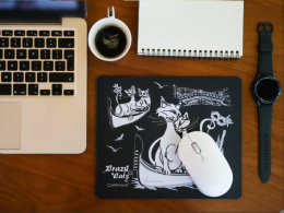 Podkładka pod mysz myszkę na biurko ergonomiczna czarna koty 20 x 24 cm